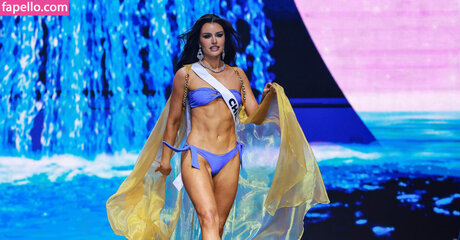 Emilia Dides étoile xxx photo