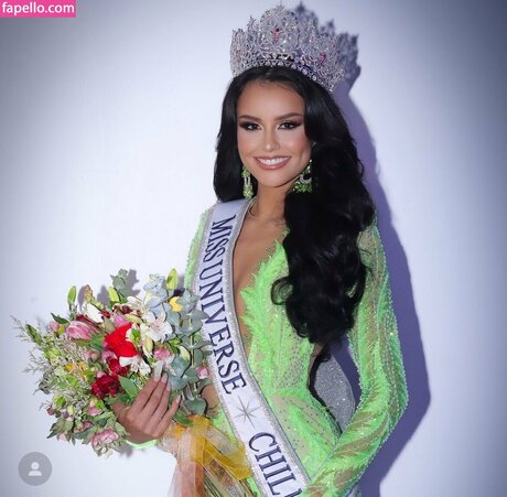 Emilia Dides top star images