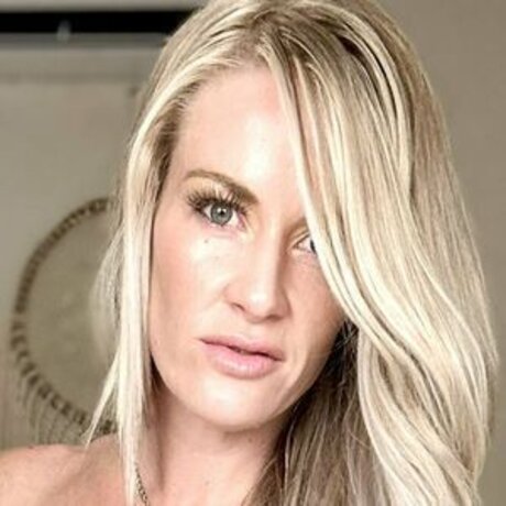 Ella Rare star pornographique archive