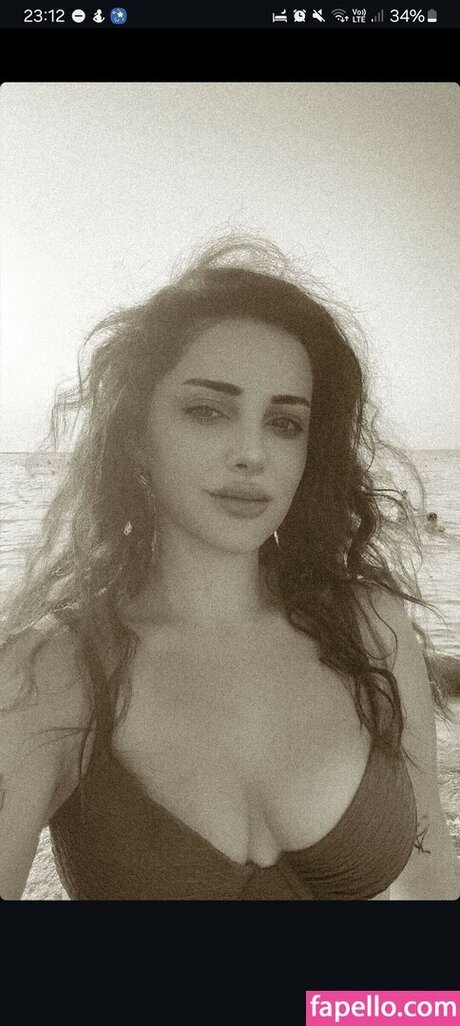 Deniz Ba da_ étoile nue galerie