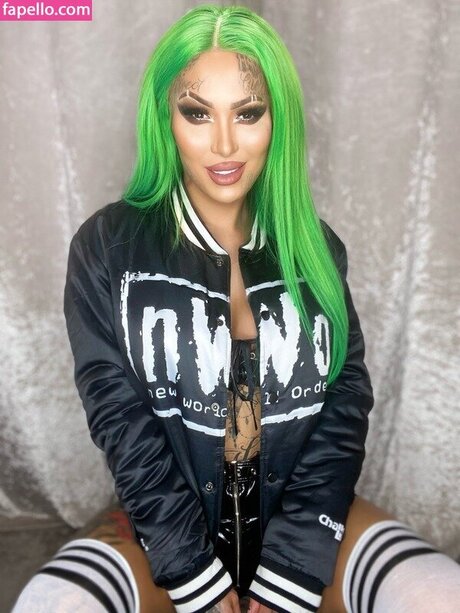 Mia Maffia haut modèle photos