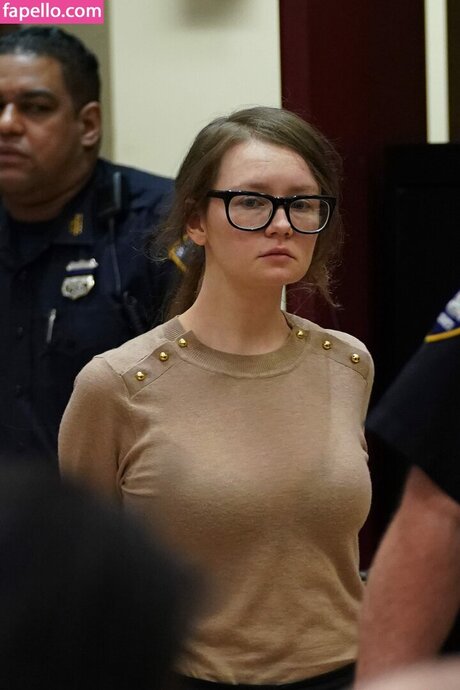 Anna Delvey modèle chaud collection