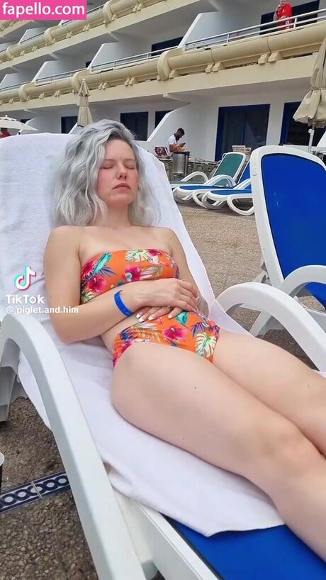 Piglet And Him étoile nue des photos