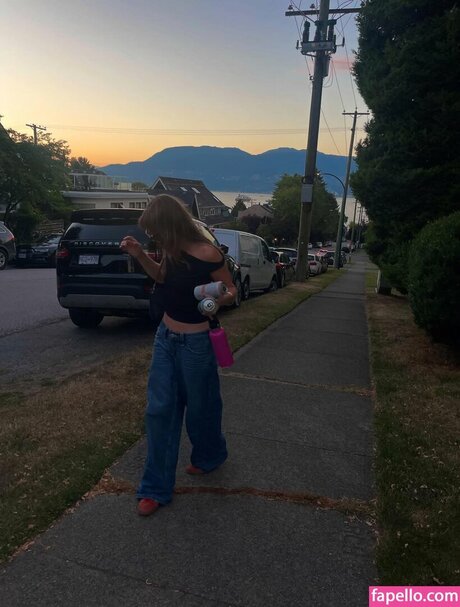 Taylor Hickson star du porno chaude img