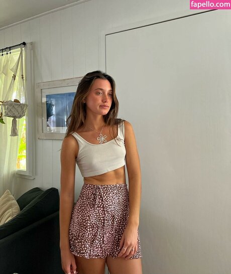 Hannah Meloche star du porno de haute qualité photo