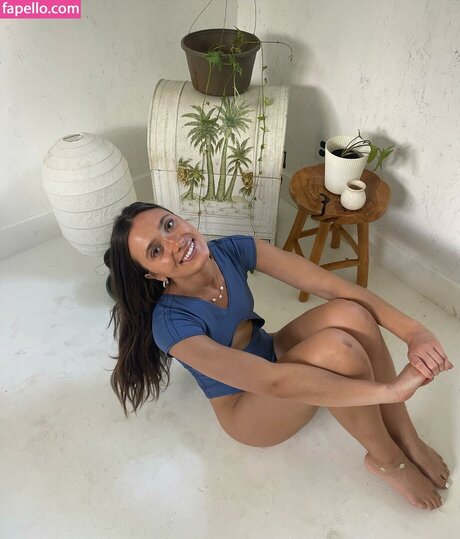 Hannah Meloche actrice de nus collection