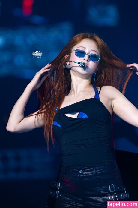 Huh Yunjin_ mannequin img