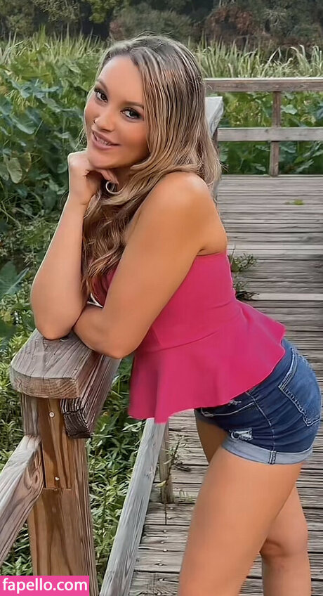 Kiara Louviere star du porno gratuit images