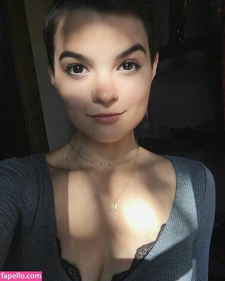 Brianna Hildebrand modèle gratuit photos