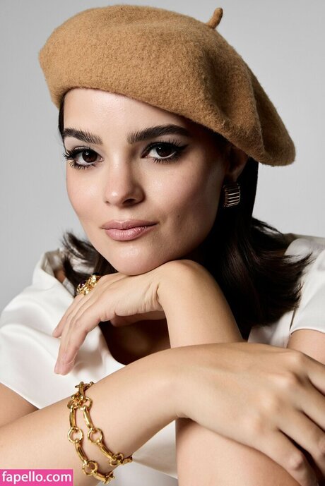 Brianna Hildebrand haut modèle archive