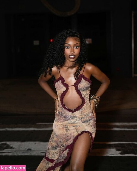 Coco Watson modèle de sexe images