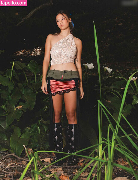 Lukita Maxwell modèle chaud img