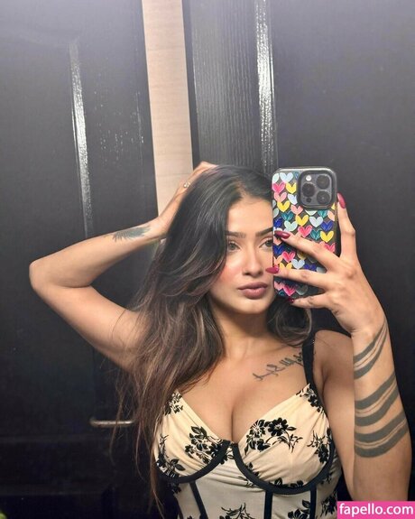 Shambhavi Singh star du porno sexy images