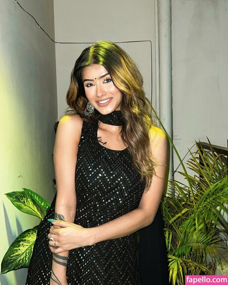 Shambhavi Singh modèle artistique collection