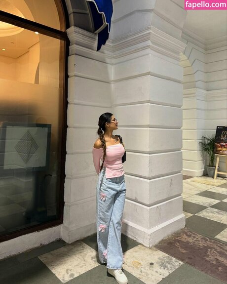 Shambhavi Singh étoile érotique photo