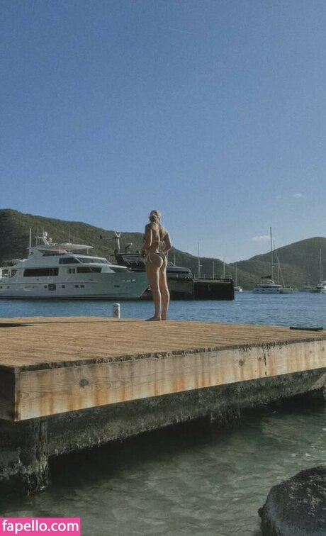 Kaylee Sticker modèle nu galerie