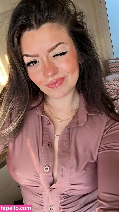 Simge Baranko lu haut modèle image