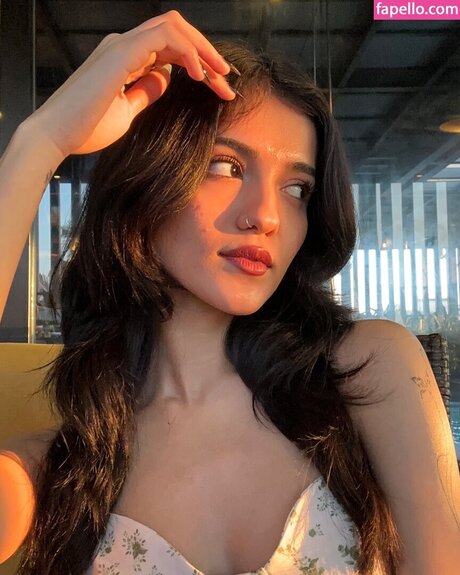 ishitasgj étoile adulte photos