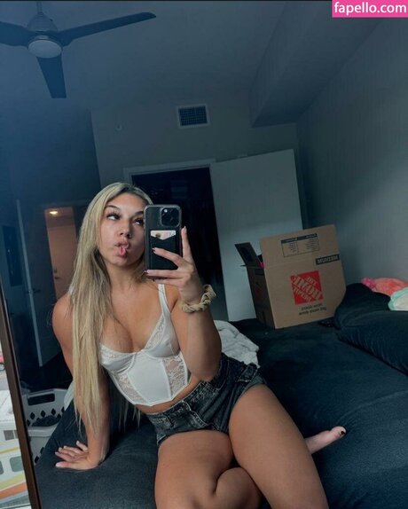 Thea Hail belle étoile galeries