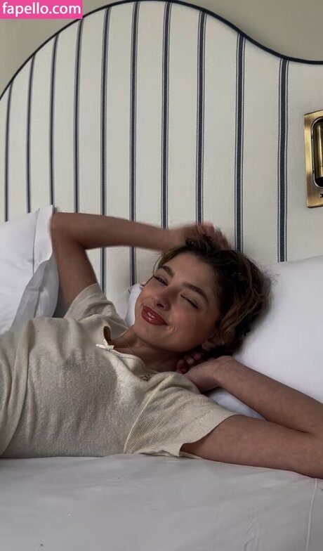 Ava Kalitowski modèle nu images