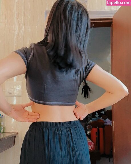 Jasneet Kaur jolie actrice des photos