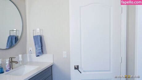 Nadia Jay nus de stars du porno images