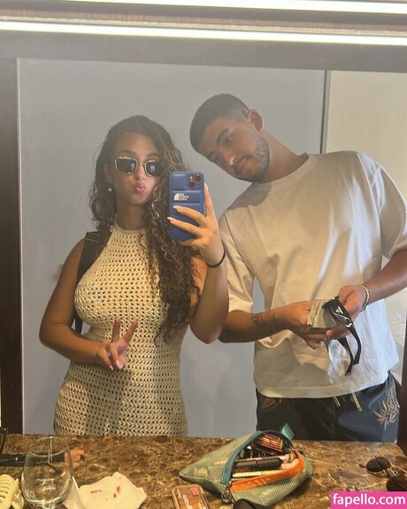 noadabushh étoile sexy des photos