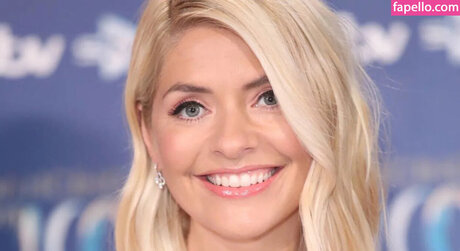 hollyWilloughby étoile érotique collection