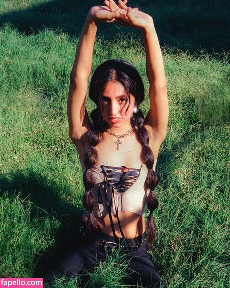 Aislinn Ritchie modèle sympa archive