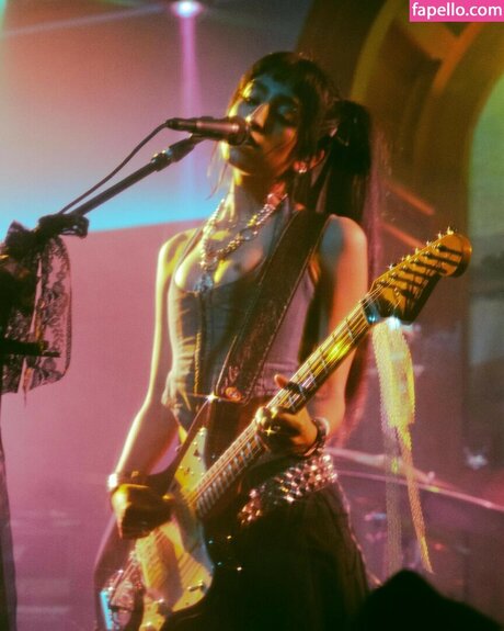 Aislinn Ritchie star du porno parfaite image