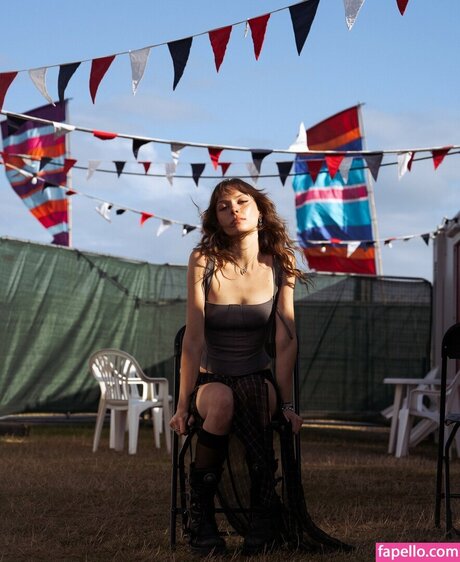 Holly Humberstone actrice adulte archive