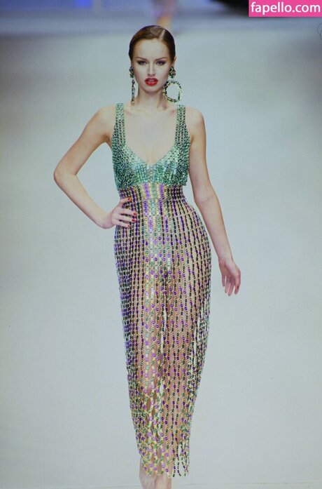 Adriana Karembeu modèle parfait galeries