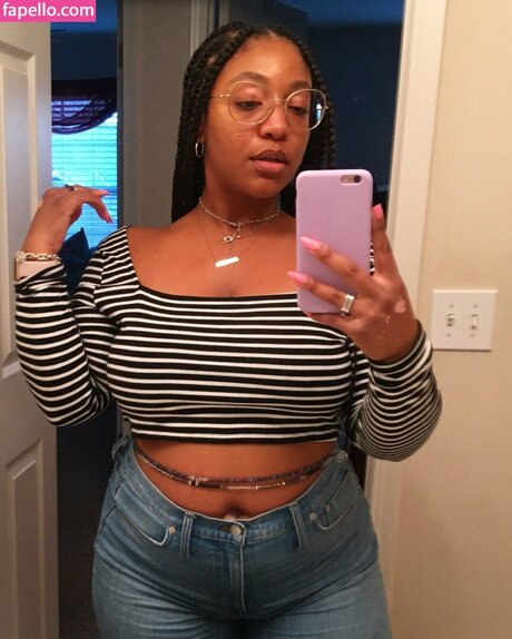 Nomfwanime actrice xxx des photos