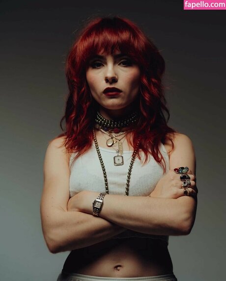 Ava Maybee modèle artistique image