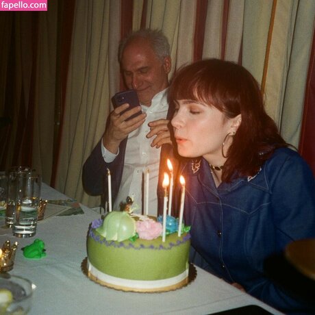 Ava Maybee modèle adulte images