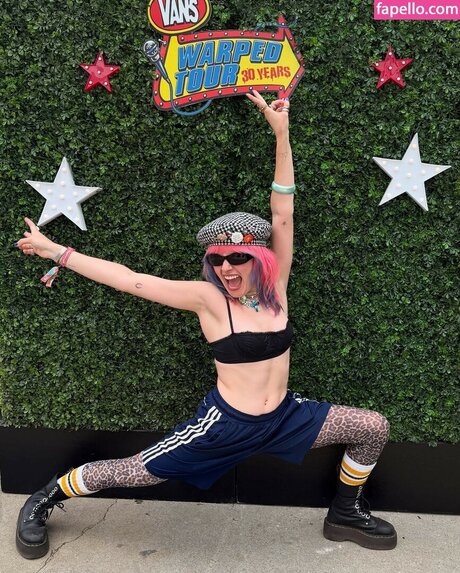 Ava Maybee star du porno chaud archive