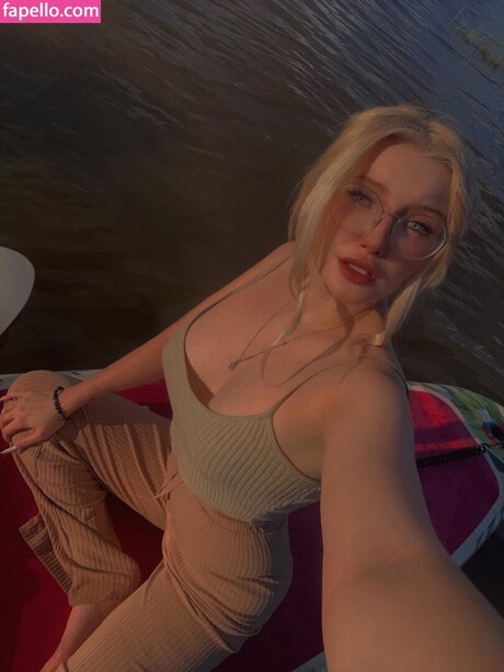 Elena Kyalviyainen modèle chaud images