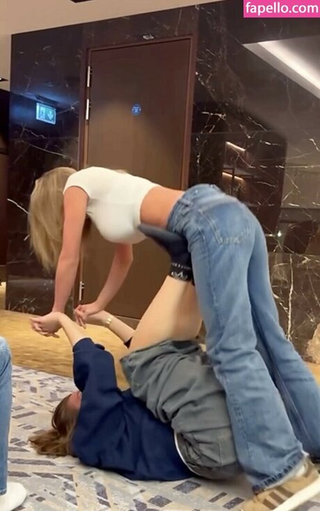 Zoe Clarke modèle exclusif images