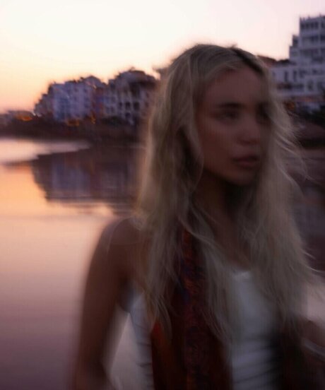 Ana Mena modèle sexy des photos