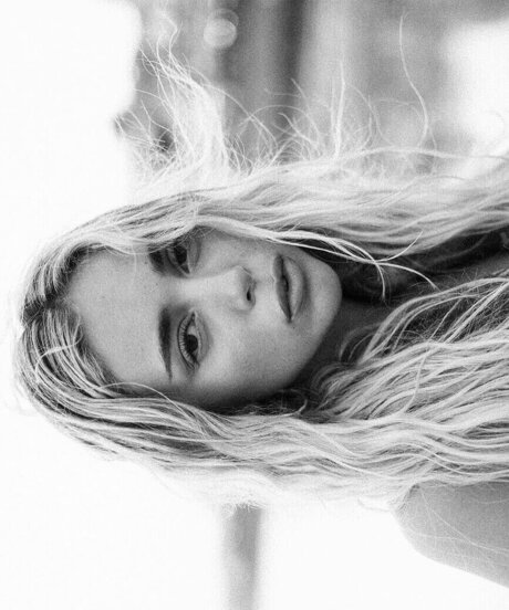 Ana Mena étoile gratuite archive