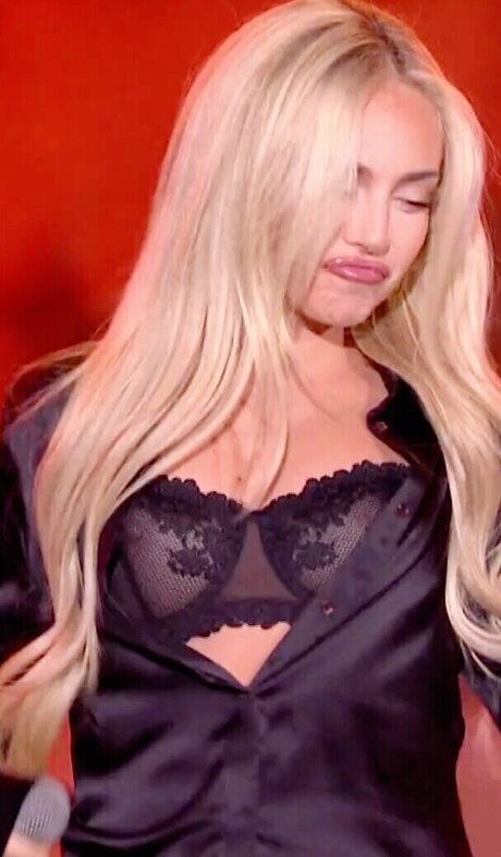 Ana Mena nus star du porno des photos