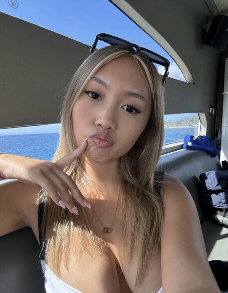 Daisee Hue modèle xxx galerie