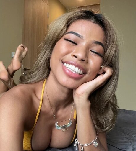 Lilly Lynn modèle chaud photo