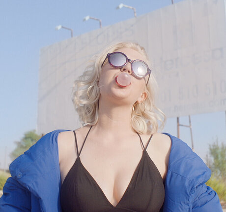 Rebecca Lucy Taylor star du porno de haute qualité image