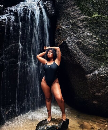 kortynie actrice érotique images