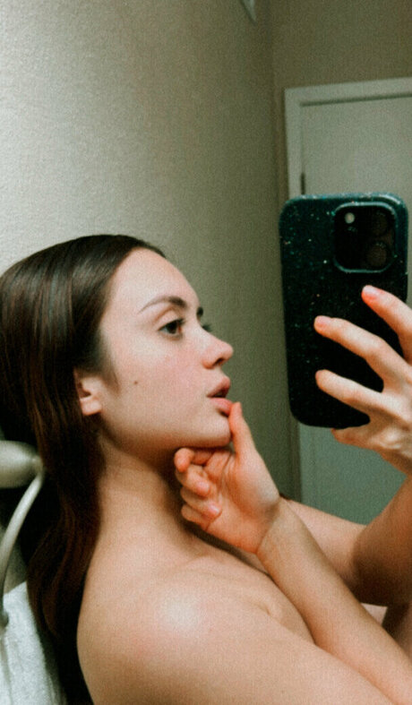 Nelly Becmac modèle adulte image