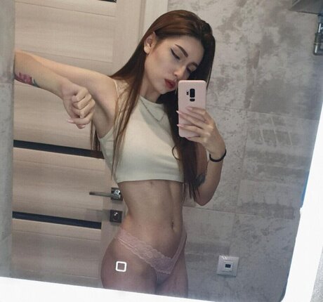 leonesan modèle sexy images