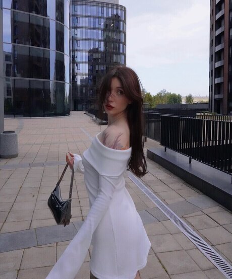 leonesan étoile nue galerie