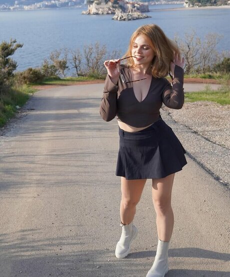 Velvet Tatti modèle adulte images