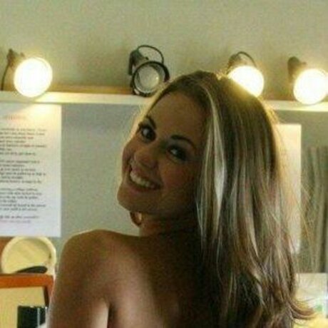 Emma Kuziara nus star du porno galerie